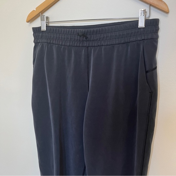 Lululemon Softstreme High-Rise Jogger Pant in Faded Black Size 10 - Picture 2 of 5